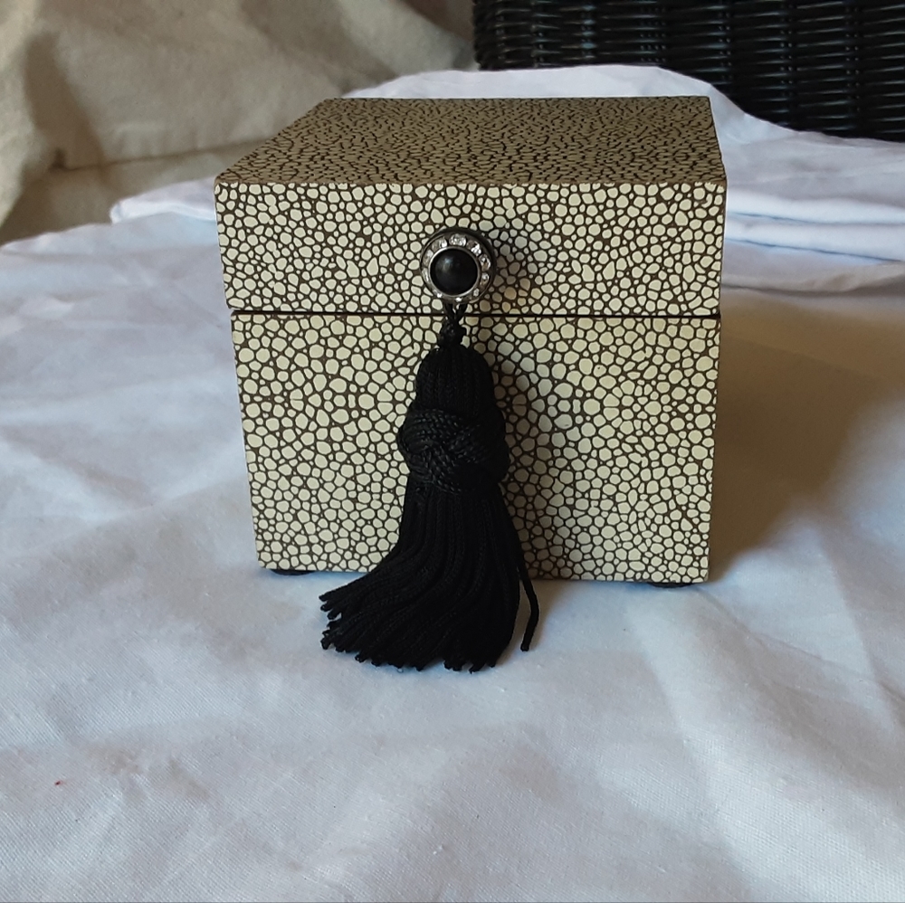 EUC 2013 Bombay Jewellery Box